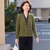 Cárdigan de punto de otoño para mujeres de mediana edad, ligero, cuello en V con rayas verticales, prenda exterior elegante para mujeres de mediana edad y mayores