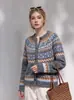 Cardigã de tricô Fair Isle com gola redonda, um novo estilo outono/inverno para mulheres, apresentando uma malha única, macia e bonita