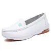 Stock Listo Zapatos de Enfermera con Amortiguación de Aire, Zapatos de Trabajo Hospitalarios Transpirables de Suela Suave, Zapatos Blancos para Mujer, Nuevos Zapatos Gruesos Duraderos para Mujer al por Mayor