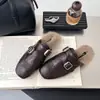 Pantuflas de exterior para mujer, modelo semi-nuevo para otoño 2026, forradas de felpa, puntera cuadrada tallada, pantuflas de algodón, cálidas, estilo brogue, de moda para uso doméstico