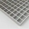 Placa de Grade de Aço Galvanizado por Imersão a Quente, Placa Dentada Antiderrapante de Forma Especial Soldada, Disponível em Estoque, Suporta Processamento de Placas de Grade de Aço de Acordo com Desenhos