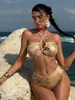 Conjunto de Roupa de Banho Europeia e Americana Moda Gola Halter, Conjunto de Duas Peças Sexy Sem Alças com Amarração, Biquíni Brilhante com Estampa Dourada Cintura Média