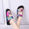 Pantuflas de Comercio Exterior Patrón de Logo Personalizado Sandalias de Doble Hebilla para Pareja Ropa de Exterior Antideslizantes Sin Olor Pantuflas de Casa para Mujer Venta al por Mayor
