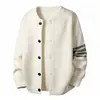 Cardigan Suéter Masculino Estilo Europeu Tricô Grosso Gola Redonda Quatro Listras nas Mangas Cor Contrastante Fechamento em Botão Único Tricô Solto Peça de Outerwear