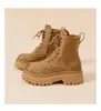 Botas de Nieve de Cuero Suave para Mujer 2026 Invierno Nuevo Estilo Aterciopeladas Espesas Cálidas Botas Cortas Martin Venta Caliente Botas Grandes de Algodón del Noreste para Mujer