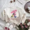 Sudadera de felpa con estampado de dibujos animados para niñas, un nuevo y elegante top de otoño/invierno para bebés