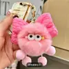 Nuevo Lindo Colgante Pequeño de Peluche, Colgante Llavero Bola de Carbón Pequeña, Peluche de Dibujos Animados Colgante para Bolso Coche Decoración Regalo