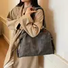 Bolso tote de gran capacidad para mujer, nuevo bolso de hombro versátil de moda vintage, bolso tote de alta gama para el día a día