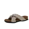 Sandalias de cuña de lunares estilo francés de alta gama para mujer, calzado de verano para exteriores, nuevas sandalias 2026, suela gruesa, con tira, sandalias de una tira