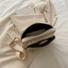 Bolsa pequena popular feminina deste ano 2025 nova moda retrô bolsa de ombro mensageiro banda larga casual bolsa quadrada pequena
