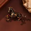 Broche Metálico del Año Nuevo del Caballo del Zodiaco, de Alta Gama y Elegante, con un Caballo Galopando, Simbolizando el Éxito, Accesorio para Ropa