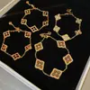 Pulsera Rombo Flor Chapada en Oro Real de 14K Pulsera de Moda Retro Elegante con Estilo Lujo Accesible Joyería de Gama Alta para Mujeres