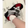 Zapatillas de entrenamiento retro alemanas versátiles de suela gruesa para mujer, nuevo modelo de otoño 2026, adecuadas para combinar con faldas, para personas menudas, zapatillas de caña baja de suela blanda