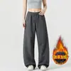 Calça de moletom esportiva versátil e moderna para mulheres, plus size, estilo americano de outono, calça cinza de perna larga, calça casual drapeada jovem, moderna