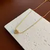 Collar de Lujo Ligero de Nicho para Mujer, Nuevo Modelo Popular 2026, Cadena para el Cuello de Acero de Titanio que No se Desvanece, Cadena para la Clavícula, Accesorio de Gama Alta para Mujer