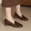 Mocasines retro de cuero suave estilo francés para mujer, con tacón grueso, diseño sin cordones y estilo de corte bajo y punta poco profunda, nueva colección otoño 2026