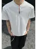 Camiseta tipo Polo de Manga Corta con Media Cremallera, Estilo High Street Americano, Parches Desconstruidos, Verano, Corte Limpio, Hombro Normal, Cuello Alto