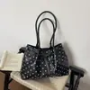 Bolsa tote doce portátil popular deste ano para mulheres, novidade de verão 2026, bolsa de ombro única com laço de bolinhas, bolsa de axila da moda