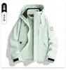 Jaqueta três em um 26 novo modelo para homens e mulheres, outono e inverno com forro de fleece, com capuz, à prova de vento e à prova d'água, jaqueta de trabalho para montanhismo