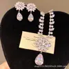 ¡Precioso y deslumbrante! Collar con colgante de flor de circón y gota de agua, cadena para la clavícula estilo corte vintage, joyería de lujo ligero y sensación de alta gama