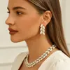 Conjunto de collar y pendientes de hoja de esmalte blanco de lujo ligero, estilo europeo y americano, perfecto para vestidos de noche y accesorios versátiles, disponible para venta al por mayor