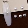 Nuevos accesorios de aleación para decoración de uñas con forma de corazón torcido tridimensional liso con diseño de amor hueco retro japonés