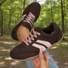 Zapatillas de entrenamiento retro alemanas transfronterizas para mujer, zapatos casuales de suela plana con bloques de color, zapatillas versátiles con cordones estilo europeo y americano, listas para exportación