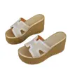 Sandálias Plataforma Estilo Europeu e Americano para Mulheres, em Estoque, Novas para Primavera e Verão, Modelo em H, Sola Grossa Dourada, Tamanho Grande, Sandálias da Moda