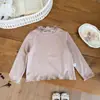 Estilo Coreano Nuevo Otoño/Invierno Cepillado Dulce para Niñas con Adorno de Volantes Camiseta Base de Manga Larga de Encaje para Bebé Cálida Moderna