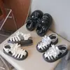 Zapatos de playa para niña con suelas blandas, zapatos de princesa versión coreana de verano, sandalias cerradas tejidas nuevas para niña 2026 con lazo