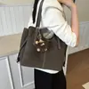 Bolsa de Ombro Estilo Novo Outono e Inverno 2025, Bolsa Tote Retro de Camurça, Bolsa de Ombro da Moda de Grande Capacidade para Trabalho