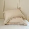 Fronha de gaze plissada, 100% algodão, hipoalergênica, disponível em todos os tamanhos para crianças e adultos, cor sólida, adequada para estudantes e uso individual.