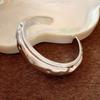 Pulsera Metálica Acrílica Ondulada con Abertura Irregular Europea y Americana, Temperamento Nicho Personalizado, Joyería de Mano de Alta Gama para Mujer