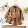 Conjunto de suéter para niña otoño e invierno nuevo traje de cárdigan de punto jacquard de piña falda bebé niña lindo conejito de dibujos animados vestido de princesa