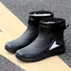 Botas de chuva curtas impermeáveis para pesca masculinas com punhos elásticos, sapatos de chuva unissex, antiderrapantes, adequados para canteiros de obras, cozinhas e campos, com forro fixo de fleece para aquecimento