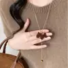 Caballo Lindo~ Collar de Terciopelo Color Café con Forma de Pony para Mujer, Versátil para Otoño e Invierno, Cadena para Suéter con Accesorios de Diseño Único