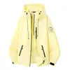 Traje de asalto para exteriores color camello mismo estilo tres en uno para mujer cortavientos impermeable forro de plumón carcasa rígida chaqueta de ropa de montañismo hombre