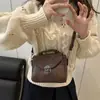 2025 Bolso Cuadrado Pequeño Nuevo con Cierre de Giro Estilo Coreano Bolso de Mujer Bolso de Hombro de Moda Bolso de Mano Simple de Moda Bolso Cruzado Retro