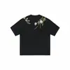 Camiseta Estilo Americano com Bordado Floral para Homens, Tendência de Verão Ootd, Manga Curta, Gola Pequena, Camisa Pesada de Manga Meia para Casal
