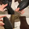 2026 Nuevo Modelo Versión Piel de Vaca Color Uva Botas Estilo Martin con Aumento de Altura de 6 cm~ Punta Cuadrada, Forro de Terciopelo, Cierre Trasero, Botines Cortos Ajustados para Mujer