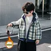 Jaqueta Espessa Forrada com Fleece de Inverno para Meninos Suéter Peludo Estiloso Outono/Inverno para Meninos Novo Casaco de Algodão com Capuz para Crianças 2026