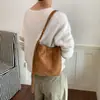 Bolso de cubo retro de gamuza de nicho para mujer, nueva moda 2026 versátil ligero con textura, bolso de hombro tipo tote para el día a día