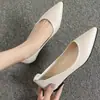 Sapatos rasos de couro macio e confortáveis para mulheres profissionais, novo estilo outono 2026, sem cadarço, bico fino, sola macia, sapatos de trabalho, sapatos de couro para escritório