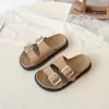 Pantuflas casuales de punta abierta para niños, nuevo estilo de verano 2025, sandalias elegantes y a la moda con hebilla metálica para niñas.