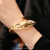 Pulsera abierta de estilo europeo y americano transfronteriza con diseño de hojas plisadas y retorcidas, a la moda y versátil para el uso diario, con un diseño único, joyería para mujer