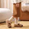 Pantuflas de felpa de algodón para niños con diseño de capibara para otoño e invierno, engrosadas y cálidas, adecuadas para uso doméstico de padres e hijos, disponibles para envío directo