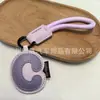 Venta al por mayor transfronteriza de llaveros japoneses y coreanos con letras en inglés, dijes para bolso de cuero dopamina, pequeños accesorios y regalos