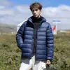 Chaqueta Ligera de Plumas para Hombre Otoño Invierno 2026 Estilo Nuevo con Capucha Corta Portátil Ligera Chaqueta de Plumas Acanalada Cálida para Hombre