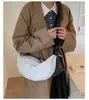 Nova Bolsa Casual Versátil de Nylon Estilosa para Mulheres, Bolsa de Bolinho Nicho Ins, Bolsa de Ombro Transversal Grande Capacidade da Moda