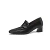 Zapatos de tacón alto rojos, nuevo estilo 2026, versátiles para todas las estaciones, hechos de piel de vaca lavada, disponibles en stock, con tacón grueso y punta cuadrada pequeña, en estilo vintage, zapatos de salón para mujer